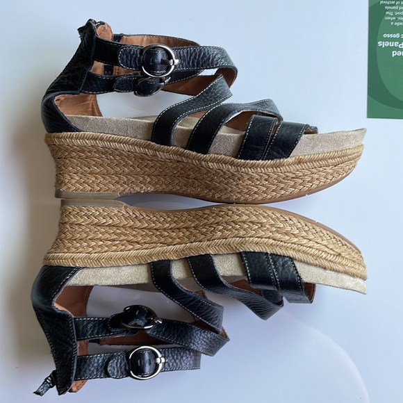 Earthies platform sandals, black leather, pvc, and rope - Picture 4 of 9